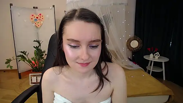 Snapshot of CloudGrace chatting on 03-03-25, 06:20 CloudGrace online show from 03-03-25, 06:20