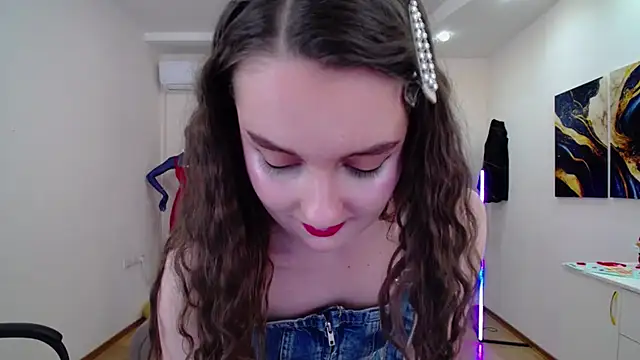 Snapshot of CloudGrace chatting on 02-25-25, 12:25 CloudGrace online show from 02-25-25, 12:25