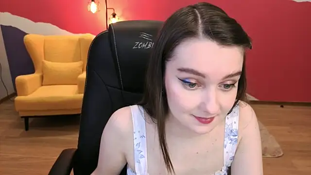 Snapshot of CloudGrace chatting on 10-19-25, 06:21 CloudGrace online show from 10-19-25, 06:21