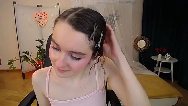 Snapshot of CloudGrace chatting on 02-26-25, 01:03 CloudGrace online show from 02-26-25, 01:03