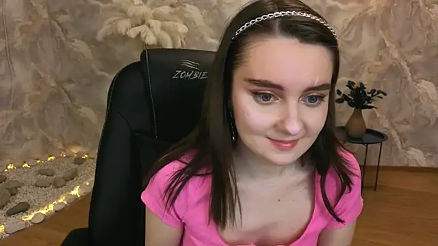 Snapshot of CloudGrace chatting on 10-11-25, 06:20 CloudGrace online show from 10-11-25, 06:20