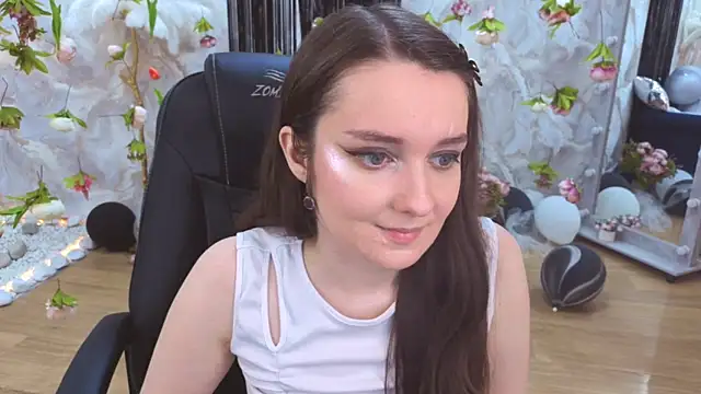 Snapshot of CloudGrace chatting on 07-19-26, 06:15 CloudGrace online show from 07-19-26, 06:15