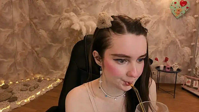 Snapshot of CloudGrace chatting on 02-17-26, 03:15 CloudGrace online show from 02-17-26, 03:15