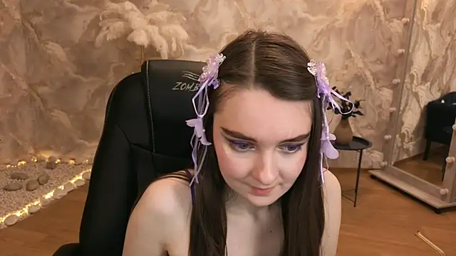 Snapshot of CloudGrace chatting on 02-01-26, 06:17 CloudGrace online show from 02-01-26, 06:17