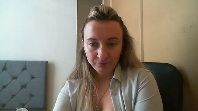 SusanCurt online show from 11-18-25, 01:03