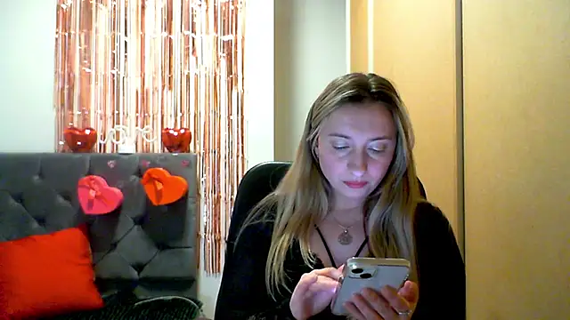 SusanCurt online show from 02-12-26, 02:28