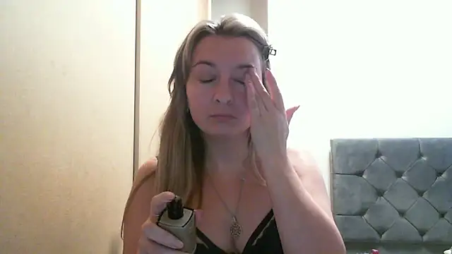 SusanCurt online show from 10-21-25, 09:09