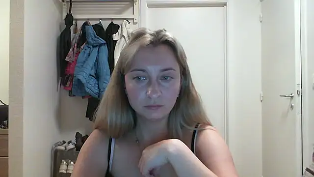 SusanCurt online show from 10-11-25, 02:40