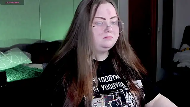 Snapshot of EMMA__CONNOR chatting on 03-17-25, 08:19 EMMA CONNOR online show from 03-17-25, 08:19