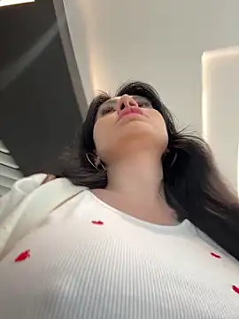Wet  Bunny online show from 05-05-26, 06:16
