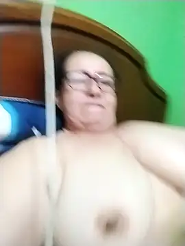 Snapshot of LaGochis07 chatting on 09-10-25, 12:31 LaGochis07 online show from 09-10-25, 12:31