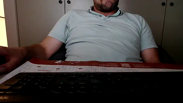 Snapshot of mrbigballs chatting on 06-13-26, 09:13 mrbigballs online show from 06-13-26, 09:13