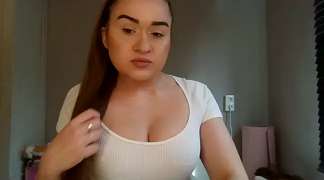 Snapshot of avajade chatting on 02-24-25, 11:43 avajade online show from 02-24-25, 11:43