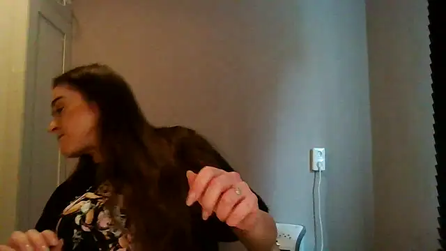 Snapshot of avajade chatting on 10-20-25, 10:05 avajade online show from 10-20-25, 10:05
