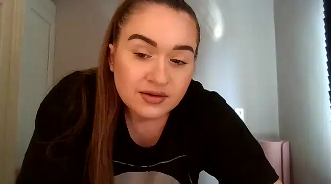 Snapshot of avajade chatting on 02-18-25, 11:33 avajade online show from 02-18-25, 11:33