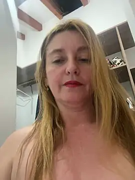 Snapshot of moniquerainx chatting on 03-18-25, 02:29 moniquerainx online show from 03-18-25, 02:29
