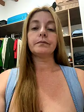 Snapshot of moniquerainx chatting on 09-29-25, 10:26 moniquerainx online show from 09-29-25, 10:26