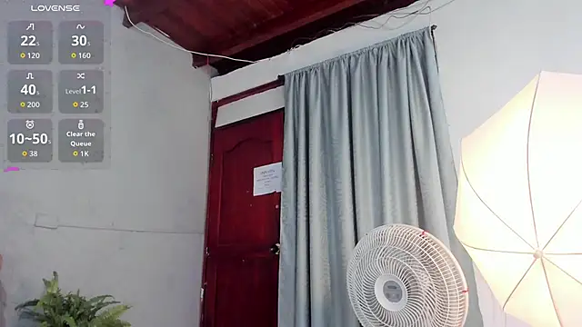 Snapshot of niky_doll_ chatting on 09-17-25, 01:35 niky doll online show from 09-17-25, 01:35