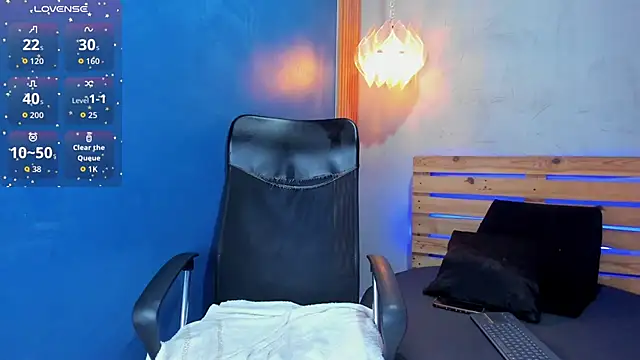 Snapshot of niky_doll_ chatting on 10-13-25, 01:23 niky doll online show from 10-13-25, 01:23
