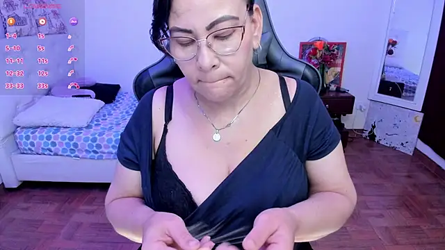 esmeralda milf online show from 07-18-26, 08:06