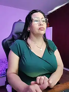 esmeralda milf online show from 07-25-26, 08:37