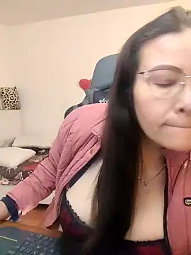 esmeralda milf online show from 03-11-26, 08:25