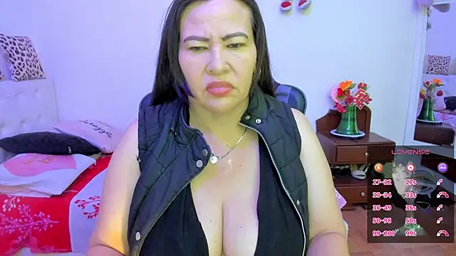 esmeralda milf online show from 01-10-26, 07:09