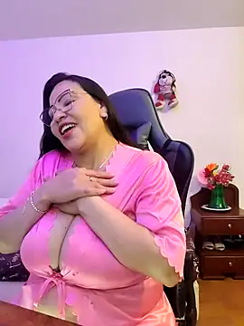 esmeralda milf online show from 02-27-26, 08:08