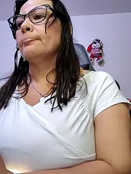 esmeralda milf online show from 05-23-26, 08:41