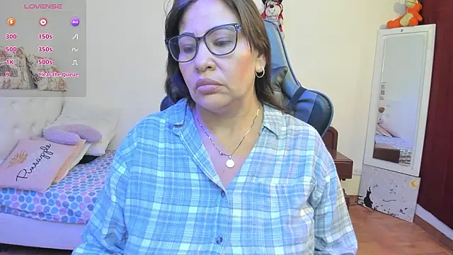 esmeralda milf online show from 03-29-26, 08:32