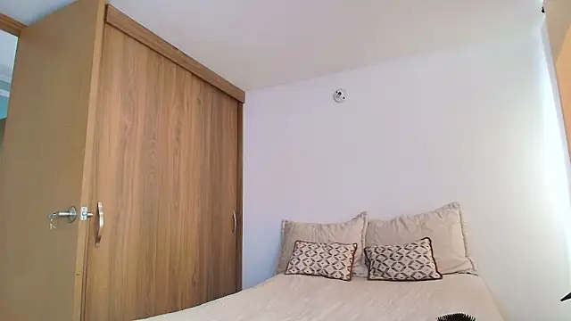 SARA TS FOX online show from 03-29-26, 03:24