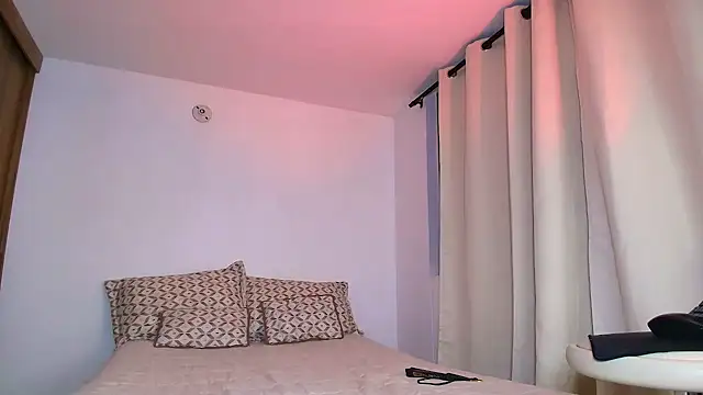 SARA TS FOX online show from 04-02-26, 01:57