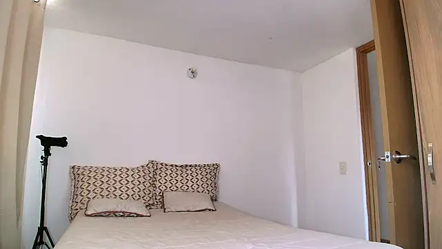 SARA TS FOX online show from 03-07-26, 08:03