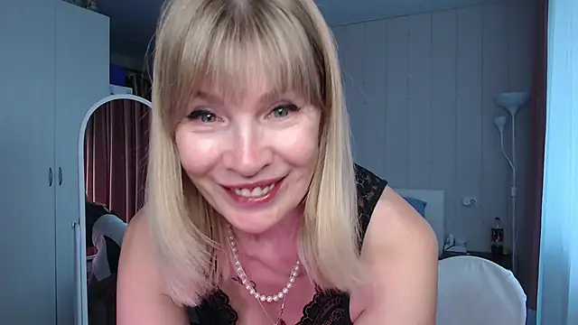 JuliaVilnet online show from 05-15-26, 05:05