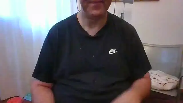 Snapshot of ANONIMO7735 chatting on 06-25-26, 04:43 ANONIMO7735 online show from 06-25-26, 04:43
