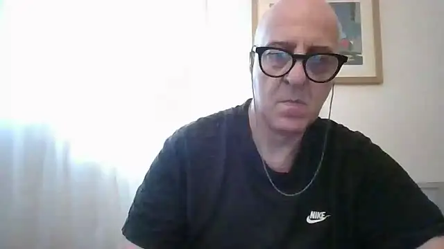 Snapshot of ANONIMO7735 chatting on 06-18-26, 10:09 ANONIMO7735 online show from 06-18-26, 10:09