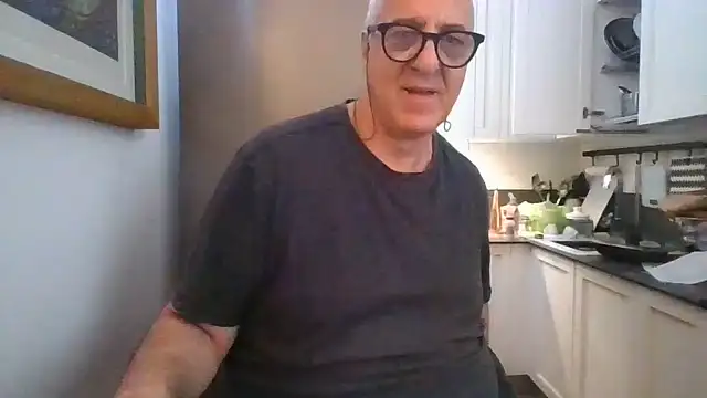 Snapshot of ANONIMO7735 chatting on 07-04-26, 10:54 ANONIMO7735 online show from 07-04-26, 10:54