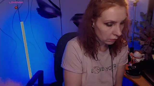 JohansonKatie online show from 12-17-25, 01:54