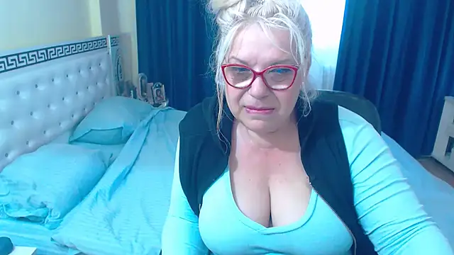 SonyaHotMilf online show from 05-15-26, 11:52