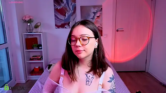 MilenaSaint online show from 09-28-25, 04:19