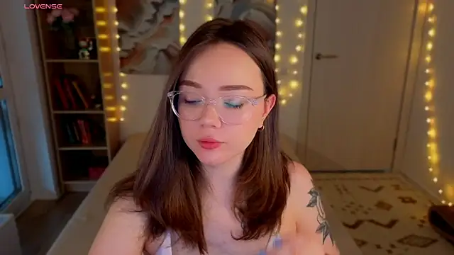 Snapshot of MilenaSaint chatting on 06-30-26, 03:39 MilenaSaint online show from 06-30-26, 03:39