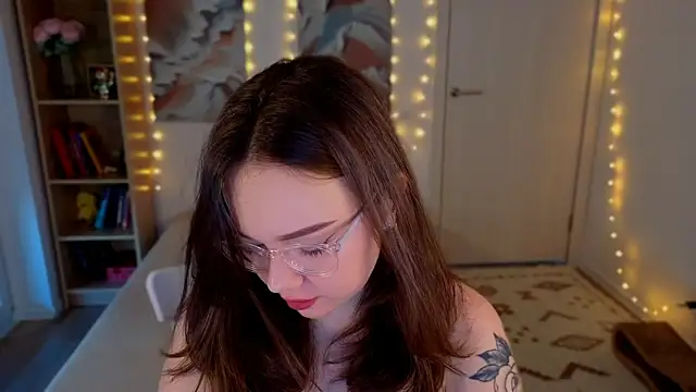 Snapshot of MilenaSaint chatting on 06-12-26, 03:26 MilenaSaint online show from 06-12-26, 03:26