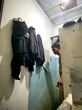 Snapshot of ditiya18 chatting on 12-19-25, 03:32 ditiya18 online show from 12-19-25, 03:32