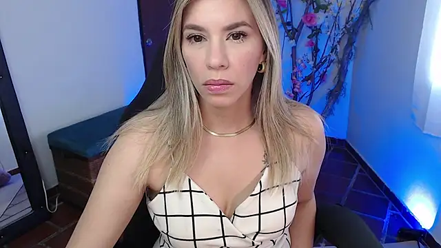 Snapshot of ms_sofia_x chatting on 11-15-25, 04:11 ms sofia x online show from 11-15-25, 04:11