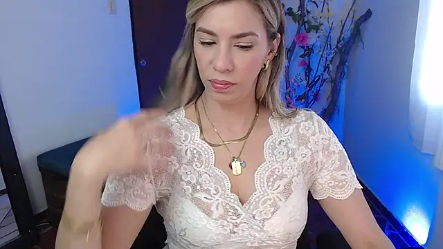 Snapshot of ms_sofia_x chatting on 11-04-25, 03:27 ms sofia x online show from 11-04-25, 03:27