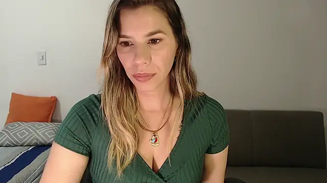 Snapshot of ms_sofia_x chatting on 10-01-25, 10:57 ms sofia x online show from 10-01-25, 10:57