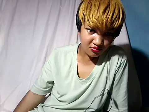 Snapshot of AVRILA chatting on 10-01-25, 06:07 AVRILA online show from 10-01-25, 06:07