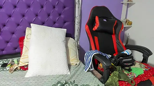 Margoth clain online show from 10-29-25, 01:59