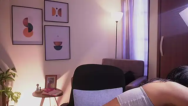 Isabella dior online show from 03-04-25, 02:42