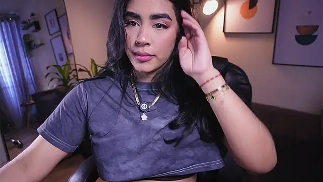 Isabella dior online show from 11-29-25, 03:56